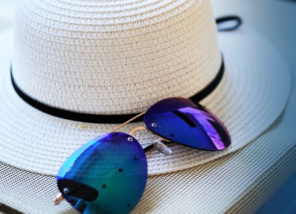 Sonnenbrille & Sonnenhut Image